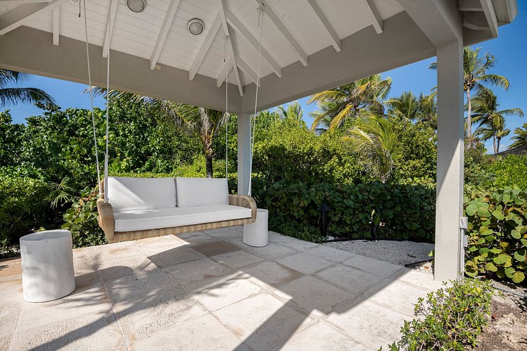 Tci012 – Oceanview villa with pool in Long Bay