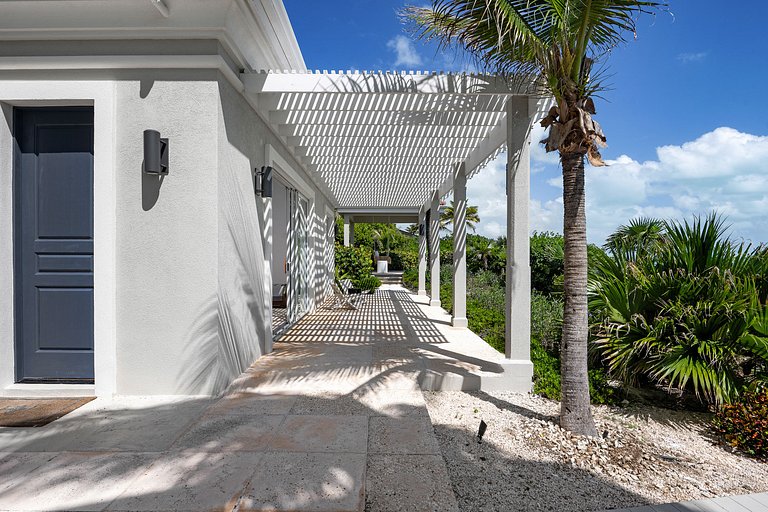 Tci012 – Oceanview villa with pool in Long Bay