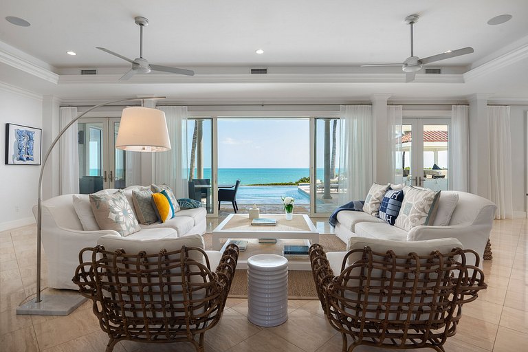 Tci012 – Oceanview villa with pool in Long Bay