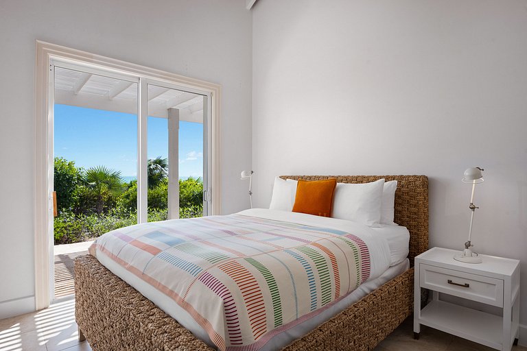 Tci012 – Oceanview villa with pool in Long Bay