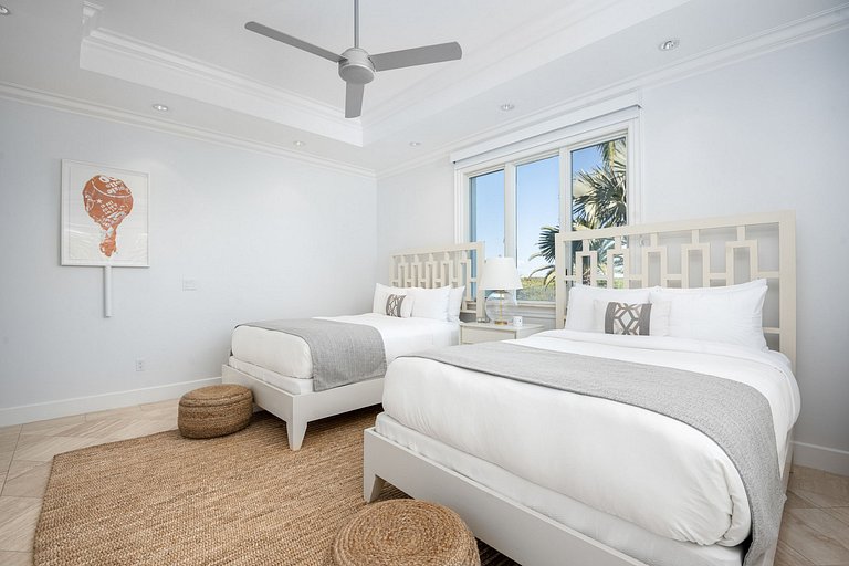 Tci012 – Oceanview villa with pool in Long Bay