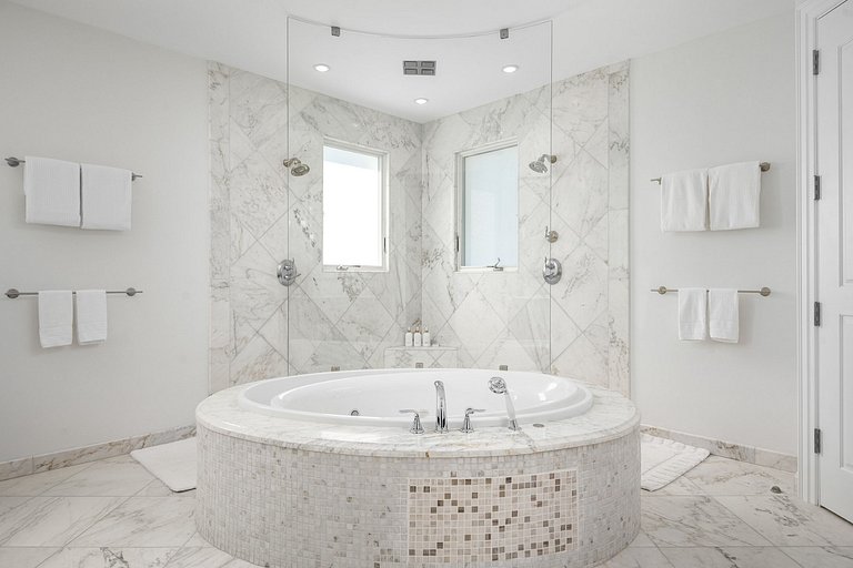 Tci012 – Oceanview villa with pool in Long Bay