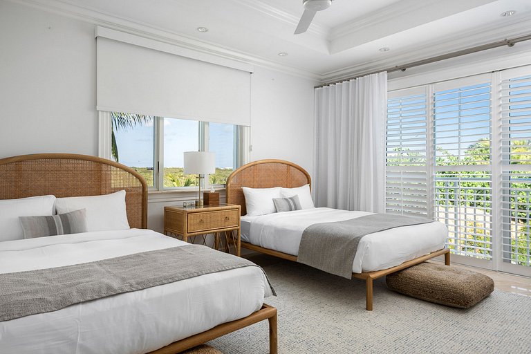 Tci012 – Oceanview villa with pool in Long Bay