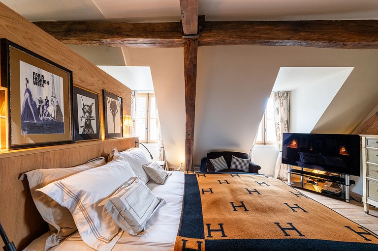 Par014 - Exceptional Penthouse in Saint-Germain