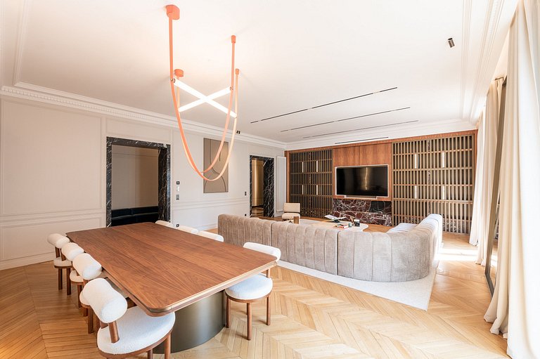 Par040 - Haussmannian Apartment for Rent in Paris
