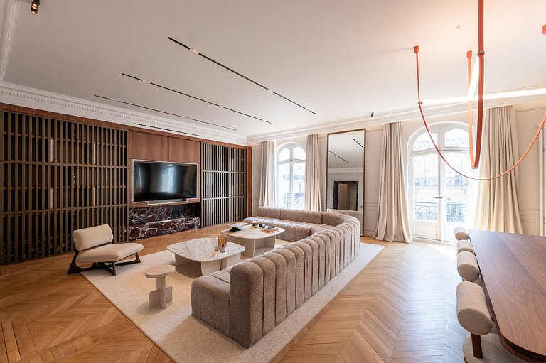 Par040 - Haussmannian Apartment for Rent in Paris