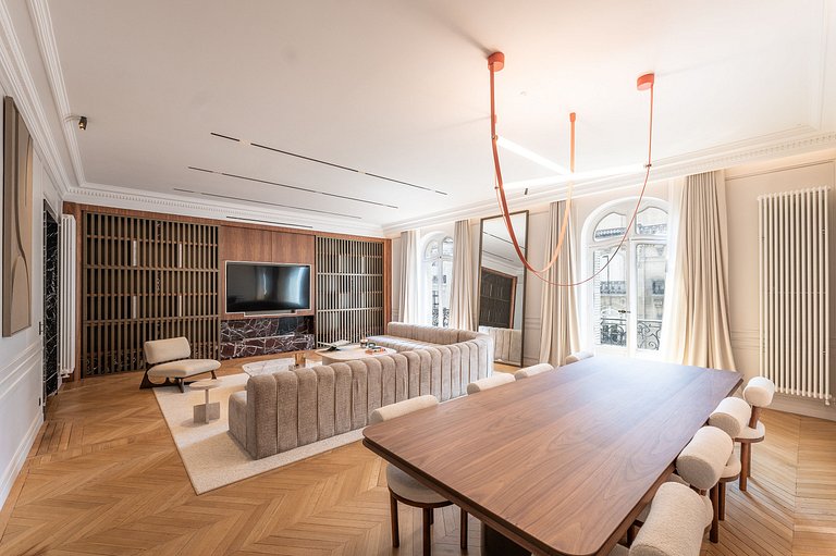 Par040 - Haussmannian Apartment for Rent in Paris