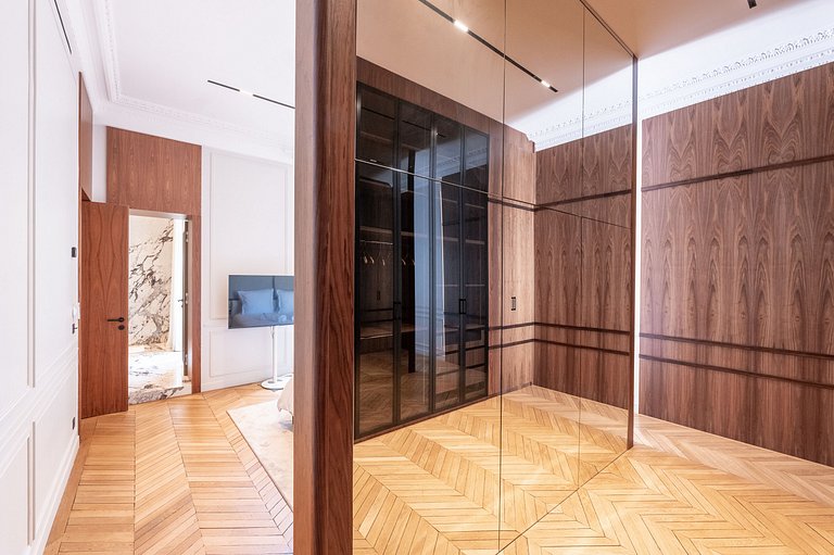Par040 - Haussmannian Apartment for Rent in Paris