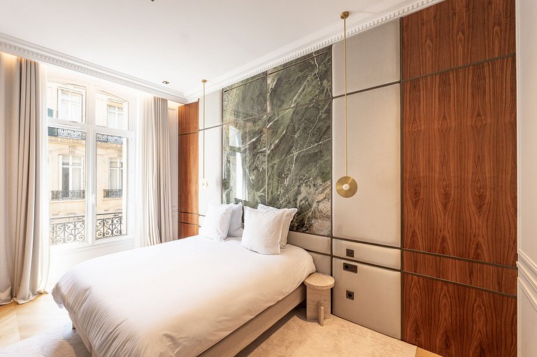 Par040 - Haussmannian Apartment for Rent in Paris