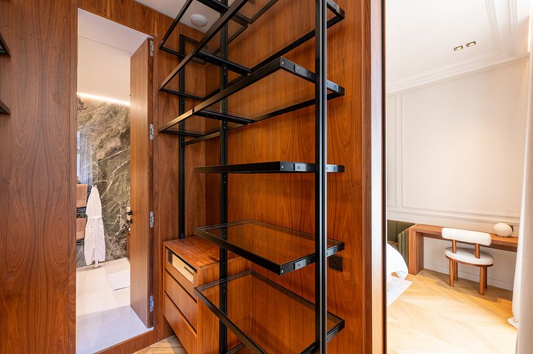 Par040 - Haussmannian Apartment for Rent in Paris
