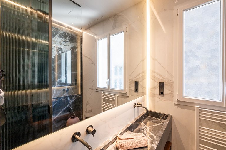 Par040 - Apartamento Haussmanniano em Paris