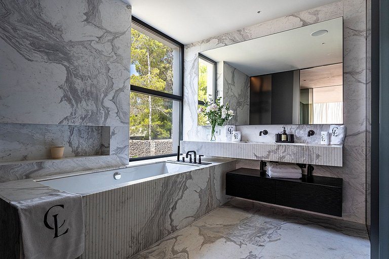 Ibi011 - Exquisite Luxury Villa in Ibiza