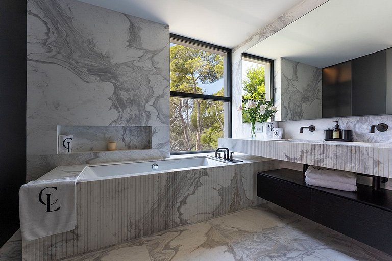 Ibi011 - Exquisite Luxury Villa in Ibiza
