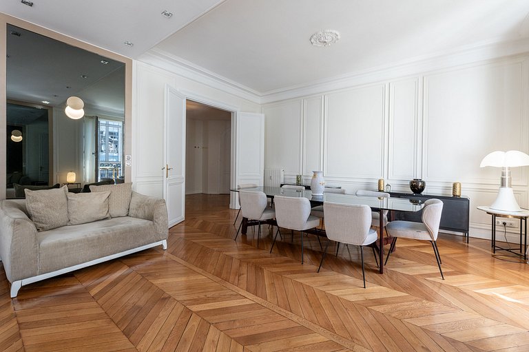 Par089 - Parisian Elegance Facing Le Brach Hotel
