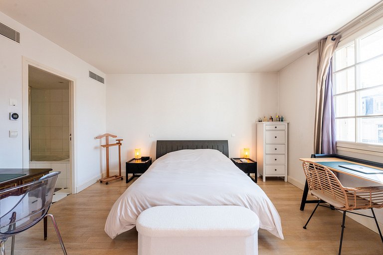 Par162 - Pied-à-terre dans le Triangle d’Or
