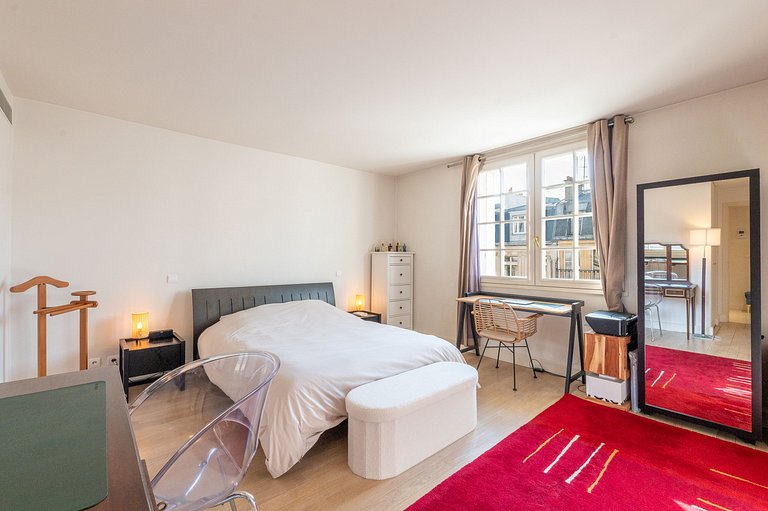 Par162 - Pied-à-terre dans le Triangle d’Or