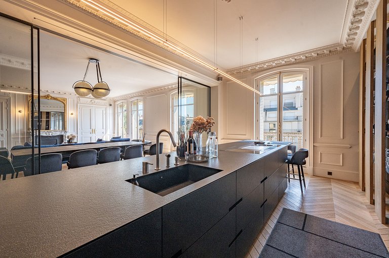 Par047 - Luxurious Duplex on Avenue George V