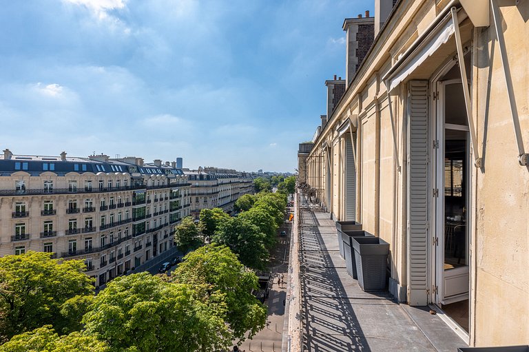 Par047 - Luxurious Duplex on Avenue George V