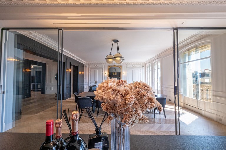 Par047 - Luxueux duplex sur l'Avenue George V