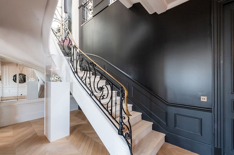 Par047 - Luxueux duplex sur l'Avenue George V