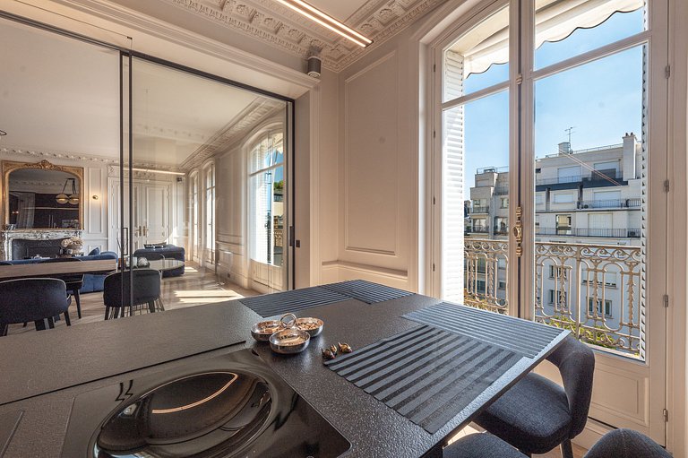 Par047 - Luxueux duplex sur l'Avenue George V