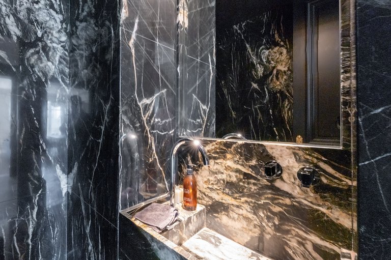 Par047 - Luxueux duplex sur l'Avenue George V