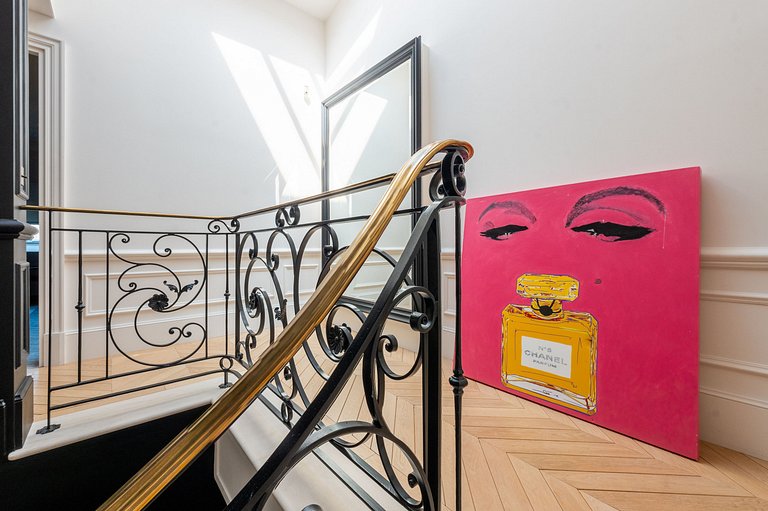 Par047 - Luxueux duplex sur l'Avenue George V