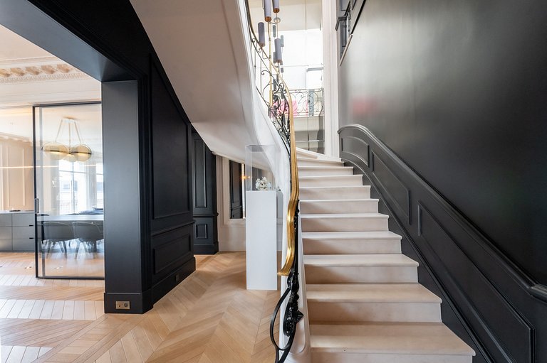 Par047 - Luxueux duplex sur l'Avenue George V