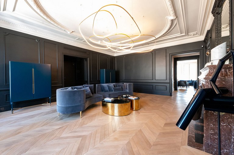 Par047 - Luxueux duplex sur l'Avenue George V