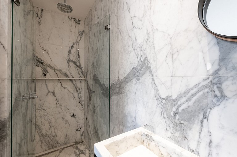 Par047 - Luxueux duplex sur l'Avenue George V