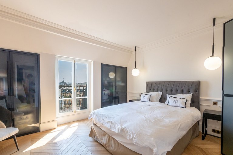 Par047 - Luxueux duplex sur l'Avenue George V