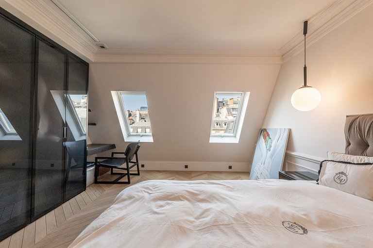 Par047 - Luxueux duplex sur l'Avenue George V
