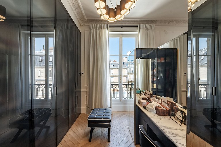 Par047 - Luxueux duplex sur l'Avenue George V