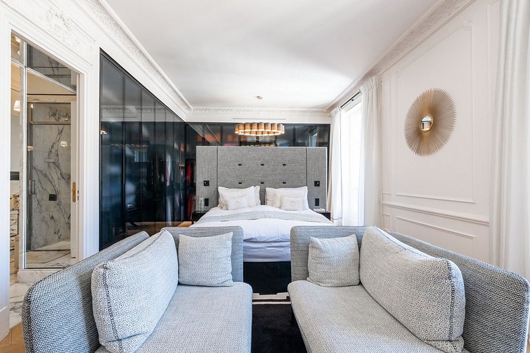 Par047 - Luxueux duplex sur l'Avenue George V