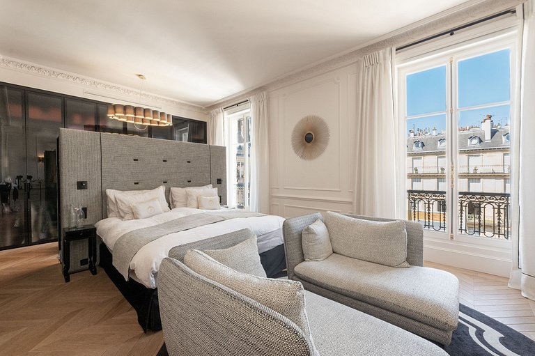 Par047 - Luxueux duplex sur l'Avenue George V
