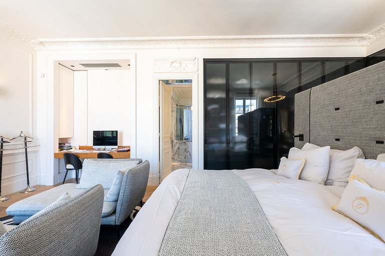 Par047 - Luxueux duplex sur l'Avenue George V