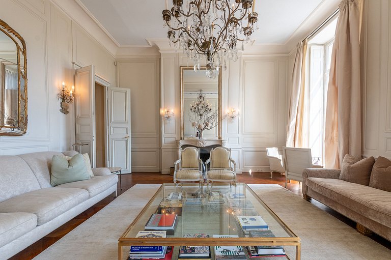 Par169 - Unique apartment on Place des Vosges