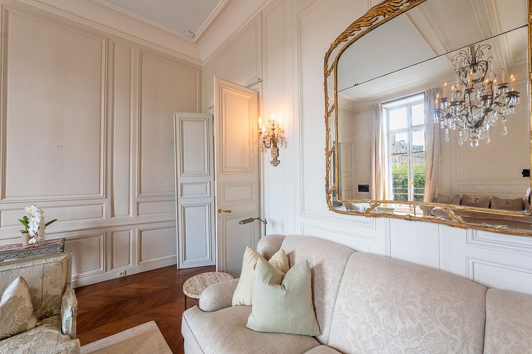 Par169 - Unique apartment on Place des Vosges