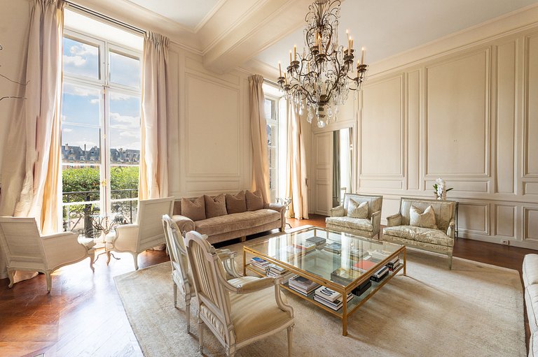 Par169 - Unique apartment on Place des Vosges