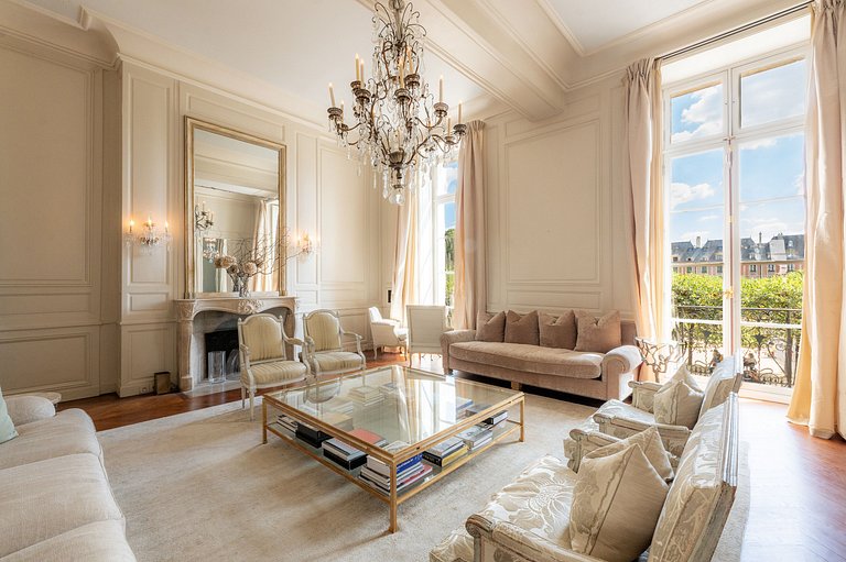 Par169 - Unique apartment on Place des Vosges