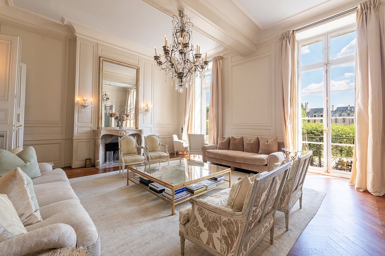 Par169 - Unique apartment on Place des Vosges