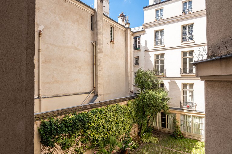 Par169 - Unique apartment on Place des Vosges