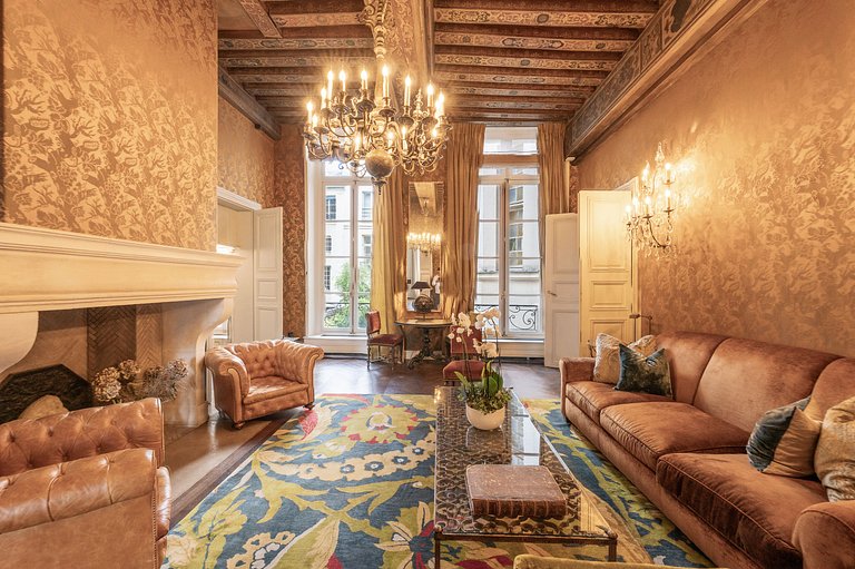 Par169 - Unique apartment on Place des Vosges