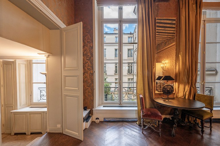 Par169 - Unique apartment on Place des Vosges