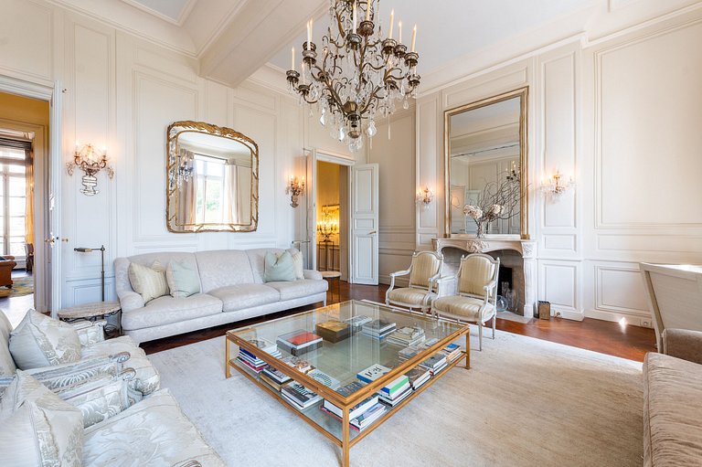 Par169 - Unique apartment on Place des Vosges