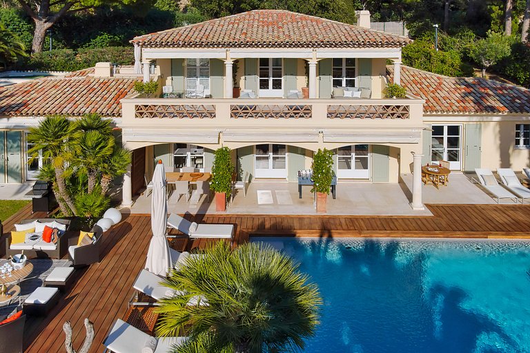 Azu051 - Elegant Provençal Estate with Sea View