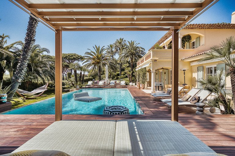 Azu051 - Elegant Provençal Estate with Sea View