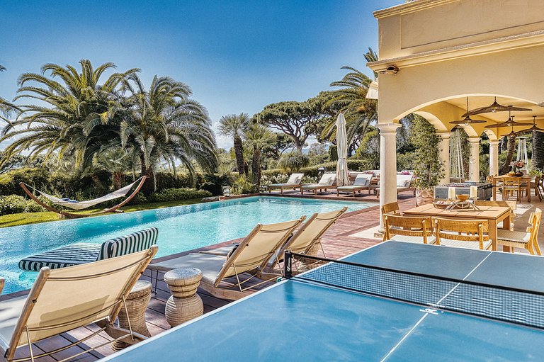 Azu051 - Elegant Provençal Estate with Sea View