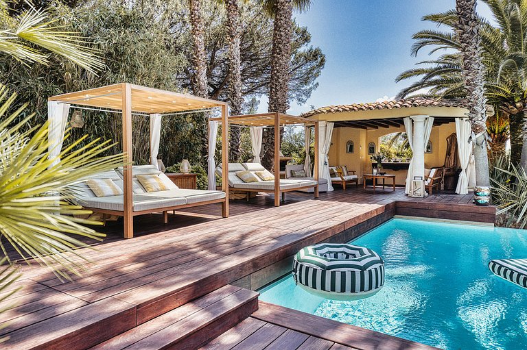 Azu051 - Elegant Provençal Estate with Sea View