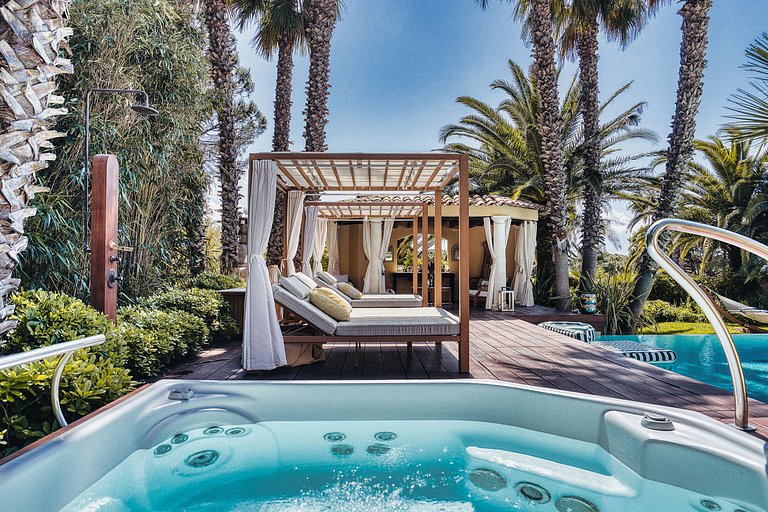Azu051 - Elegant Provençal Estate with Sea View
